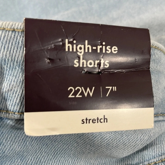 AVA & VIV Women's Plus Size High-Rise Distressed Blue Denim Jean Shorts Size 22W - Picture 9 of 13